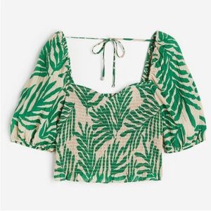 H&M Puff Sleeve Smocked Short Sleeve
Blouse Size Large
